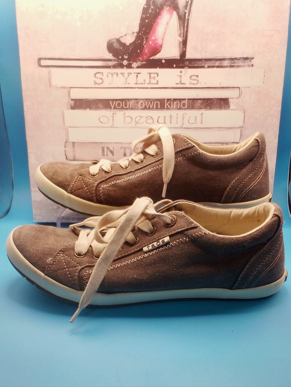 Taos Star Low Top Canvas Lace Up Sneakers Size 9